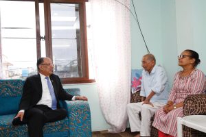 आफ्ना राजनीतिक गुरूको स्वास्थ्यस्थिति बुझन टोखा पुगे प्रचण्ड