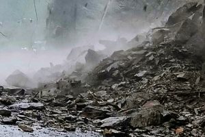 पर्वतको लाङ्दीमा पहिरोले घर पुरिँदा दम्पती बेपत्ता