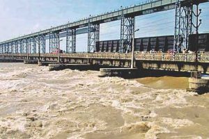 कोशी पुलमा राखियो रातो झन्डा र खोलियो २६ ढोका