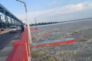 काेशीमा पानीको बहाव बढ्यो, ३८ वटा ढाेका खुला