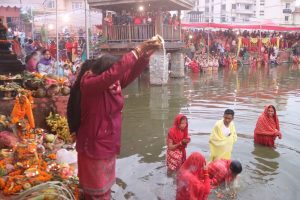 उदाउँदो सूर्यलाई अघ्र्य दिइयो   