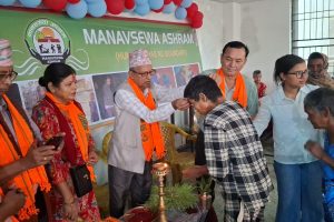 आश्रमका आमाबुबा र बालबालिकासँग बडादसैंको खुसियाली साटासाट