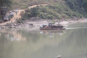 अरुण नदीको सतिघाटमा फेरी पुनःसञ्चालन