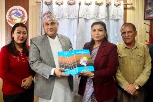 आयोगद्वारा कार्यक्रमको एकीकृत पुस्तक हस्तान्तरण