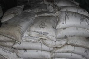 गोदाममा लुकाएर राखिएका १३४ बोरा मल प्रहरी नियन्त्रणमा