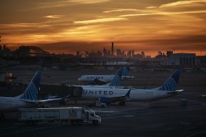 अमेरिकी एयरलाइन्सले एक हजार उडान रद्द गर्यो, सरकारी बन्दको असर बढ्दै