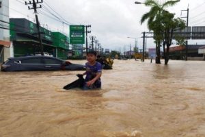 मलेसियामा बाढीका कारण दश हजारभन्दा बढी मानिस विस्थापित