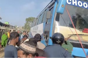 स्कुल बसको ठक्करले बालकको मृत्यु