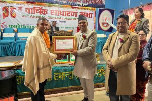 युवा पत्रकार अरबिन्द्र गौतम नगद पुरस्कारसहित सम्मानित