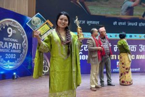 रेखा पोखरेलले जितिन् उत्कृष्ट नवगायिकाको अवार्ड