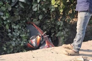 सुन्दरहरैँचामा स्कुटरले साइकललाई ठक्कर दियो, स्कुटरमा सवार महिलाको मृत्यु