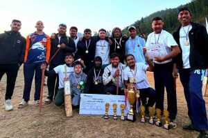 खुल्ला पालिका स्तरीय क्रिकेटको उपाधी देवदह रुपन्देहीलाई