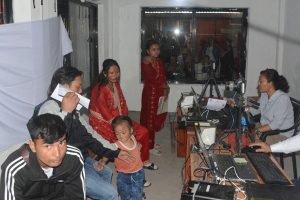 पालिकाबाट राष्ट्रिय परिचयपत्र वितरण हुँदा सेवाग्राहीलाई सहज