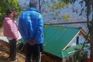 पौवादुङमाका ५२५ परिवारलाई जस्तापाताको छानो वितरण