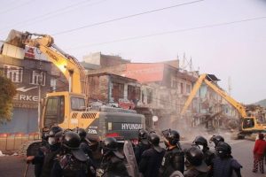 ५ सय ३१ वटा घर टहरा भत्काएपछि हेटौँडामा सडक विस्तार कार्य स्थगित