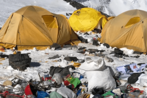 सगरमाथाको फोहोर फिर्ता ल्याउने ‘डिपोजिट’ प्रणाली असफल, खारेज गर्ने तयारी