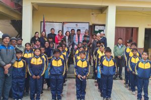 लिबर्टी माइक्रो लाइफ इन्स्योरेन्सद्वारा बुढीगंगाका विद्यार्थीलाई न्यानो पोशाक वितरण