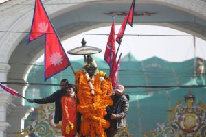 पृथ्वीनारायण शाहको शालिकमा माल्यार्पण गर्दै राप्रपाका नेता तथा कार्यकर्ताहरू