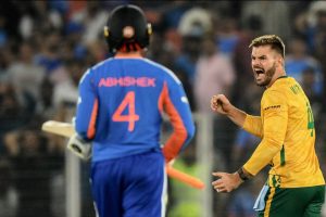 टी-२० विश्वकप: भारतको अपराजित यात्रामा ब्रेक, दक्षिण अफ्रिकासँग ७६ रनले पराजित