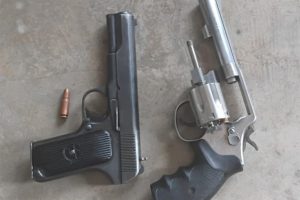 चुनाव नजिकिँदै गर्दा सुनसरी सीमा ‘हटस्पट’ बन्दै, एक थान पेस्तोल, तीन राउन्ड गोलीसहित एक पक्राउ