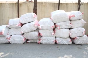 जेबी ट्रान्सपोर्टबाट ७ लाख बढीको लत्ताकपडा बरामद