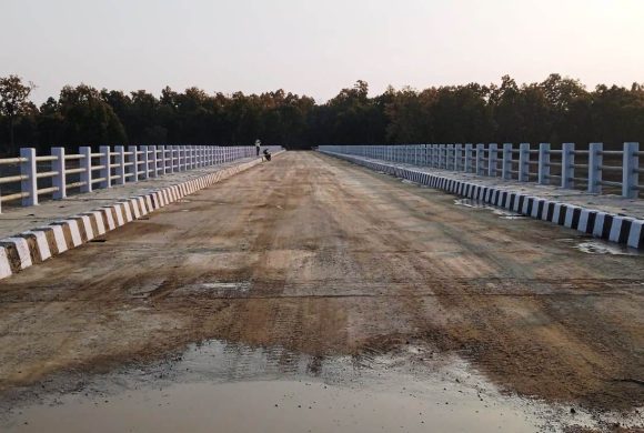 दोदा नदीमा १२ वर्षपछि बल्ल बन्यो पुल, तीनपटक म्याद थप