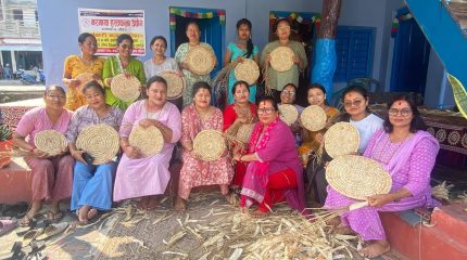 नरमाया हस्तकला उद्योग तालिममा व्यस्त