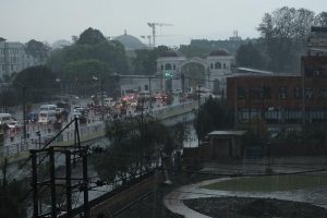 हावाहुरीका कारण हवाई तथा सडक यातायात प्रभावित