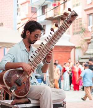 सितार वादक हिमालयन सितारले ल्याए  ‘वेदांशी’