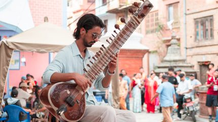 सितार वादक हिमालयन सितारले ल्याए  ‘वेदांशी’