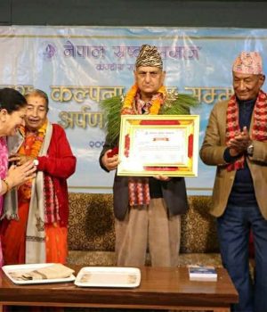 किरण खरेललाई परशु-कल्पना स्रष्टा सम्मान समर्पण