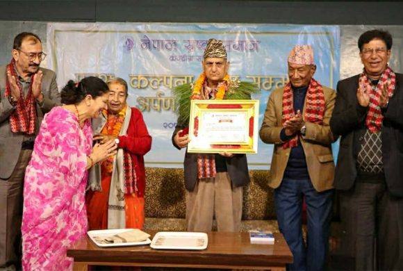 किरण खरेललाई परशु-कल्पना स्रष्टा सम्मान समर्पण