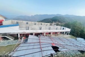 रामेछापमा १० वर्ष यताकै ठुला हावा– हुरी : विद्यालयका छाना उडे, विद्युत सेवा अवरुद्ध