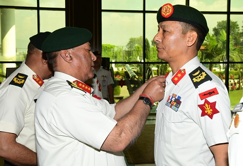 दर्ज्यानी चिह्न प्रदान