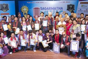 सगरमाथा लाइफटाइम अचिभमेन्ट अवार्ड वरिष्ठ सितार बादिका विजया शर्मालाई  प्रदान