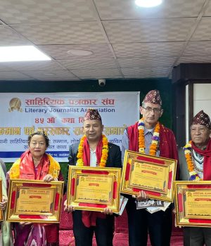 कवि एवं पत्रकार नवोदित ‘व्यथित काव्य सम्मान’ बाट सम्मानित