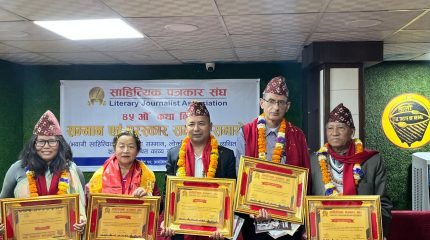 कवि एवं पत्रकार नवोदित ‘व्यथित काव्य सम्मान’ बाट सम्मानित