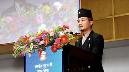 ३६ वर्षसम्म हतकडी सुरक्षाकर्मीलाई लगाइदिएको रहेछ: गृहमन्त्री गुरुङ