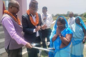 स्वास्थ्य स्वयमसेविकालाई साइकल सहयोग