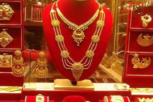 तीन लाख नाघ्यो सुनको मूल्य