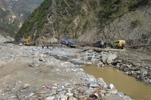 तीन दिनदेखि बन्द विपी राजमार्गको आवागमन खुल्यो