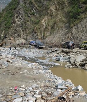 तीन दिनदेखि बन्द विपी राजमार्गको आवागमन खुल्यो