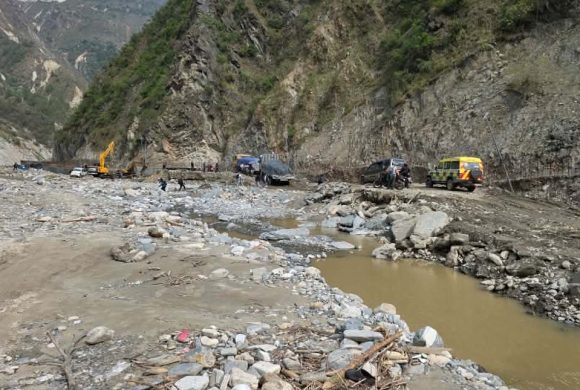 तीन दिनदेखि बन्द विपी राजमार्गको आवागमन खुल्यो