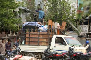 बस्ती छाड्दै मनोहराका सुकुम्बासी, नक्कली सुकुम्बासीले अधिकांश घरटहरा भाडामा लगाएको भेटियो