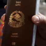 राहदानी सेवाग्राहीका घरमा पुर्‍याउँदै चितवन प्रशासन