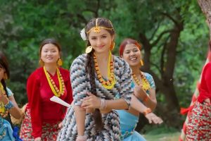 नेपालकी छोरी लिएर आइन् गायिका तेजवती जोशी, गीताको छमछमी