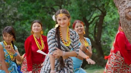 नेपालकी छोरी लिएर आइन् गायिका तेजवती जोशी, गीताको छमछमी