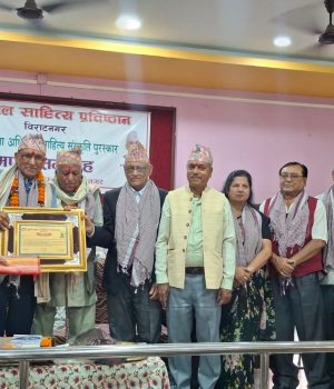 पूर्वाञ्चल साहित्य प्रतिष्ठानद्वारा दुईजना स्रष्टा नगदसहित सम्मानित