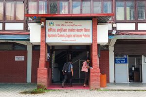 उपभोक्ता ऐन उल्लंघन गर्ने तीन व्यवसायिक फर्मलाई जरिवाना