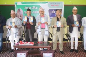 कवि कोइरालाद्वारा लिखित ‘आधा जिन्दगी’ लोकार्पण